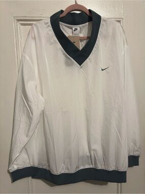 New With Tags Women’s White Pullover Windbreaker with Green trim. Size XL.